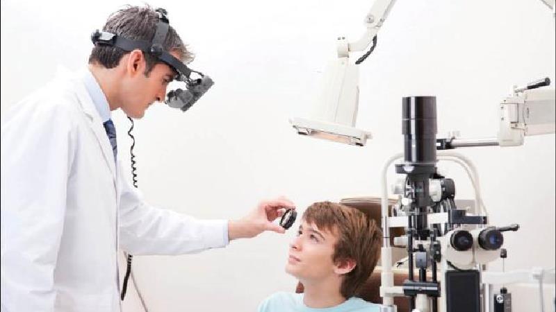 تفاوت روش‌های لیزیک و لازک برای جراحی چشم چیست