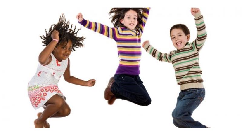 دلیل بیش فعالی کودکان چیست  و چطور باید با آنها رفتار کرد