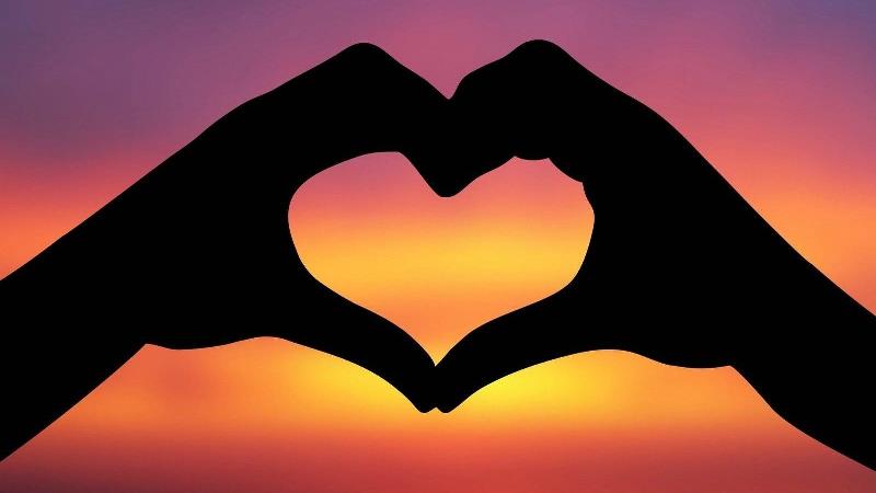 آیا عشق در نگاه اول باعث خوشبختی می‌شود؟