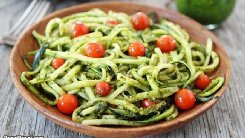 دستور پخت کامل پاستای کدو سبز به‌عنوان غذای رژیمی و کم کالری