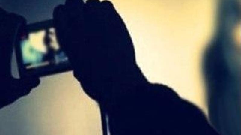 ارتباط نامتعارف آقای سرمربی با دختران خارجی