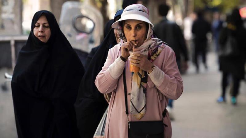 معرفی کامل و نقد فیلم عامه پسند +خلاصه داستان و بازیگران