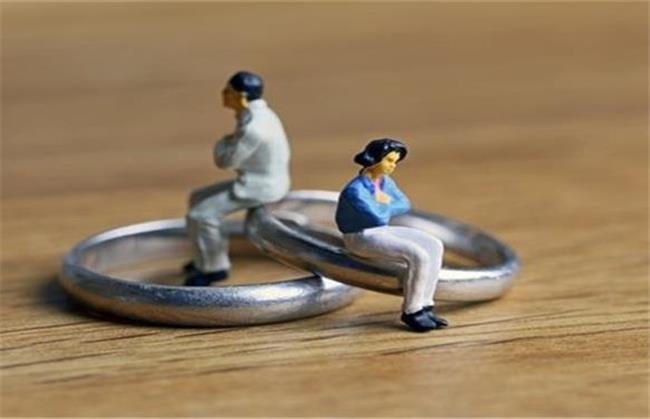 طلاق از مرد پولداری که گدایی می‌کند