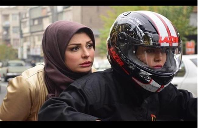 عکسی از موتورسواری سحر قریشی در زن‌ها فرشته‌اند 2