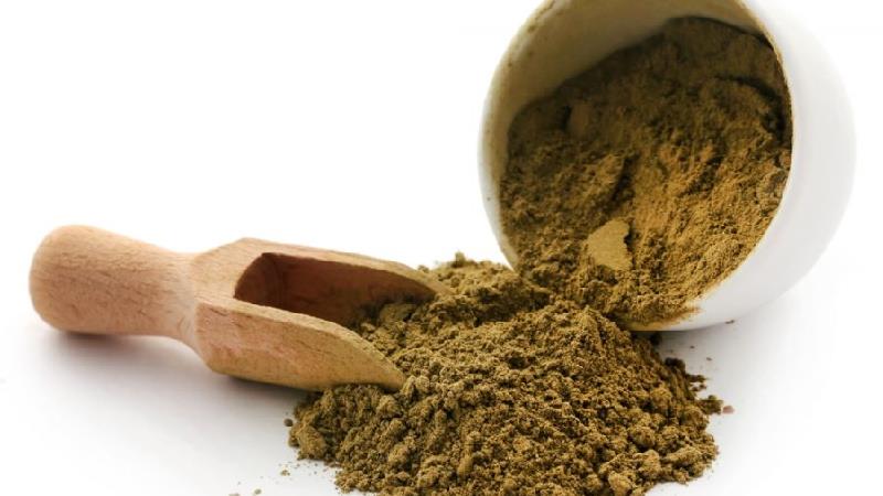 کاربرد وسمه چیست؛ از خاصیت‌های درمانی تا رنگ مو و ابرو