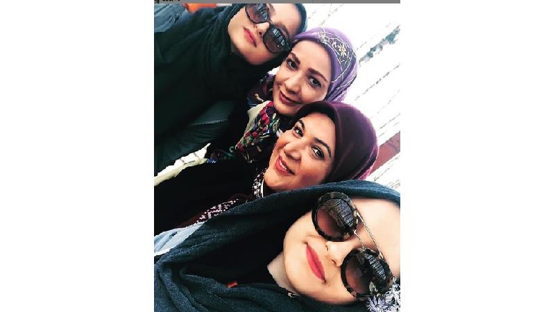 عکسی از زنان سریال پایتخت 6 در پشت صحنه؛ سارا و نیکا، هما و فهمیه