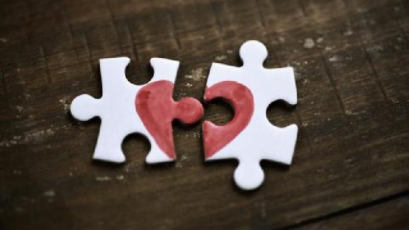 درخواست طلاق به خاطر عشق بیمارگونه شوهر