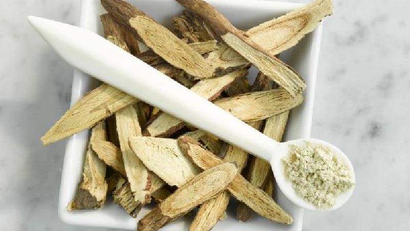 شیرین بیان چه خاصیت‌ها و عوارضی دارد و برای چه بیماری‌هایی خوب است