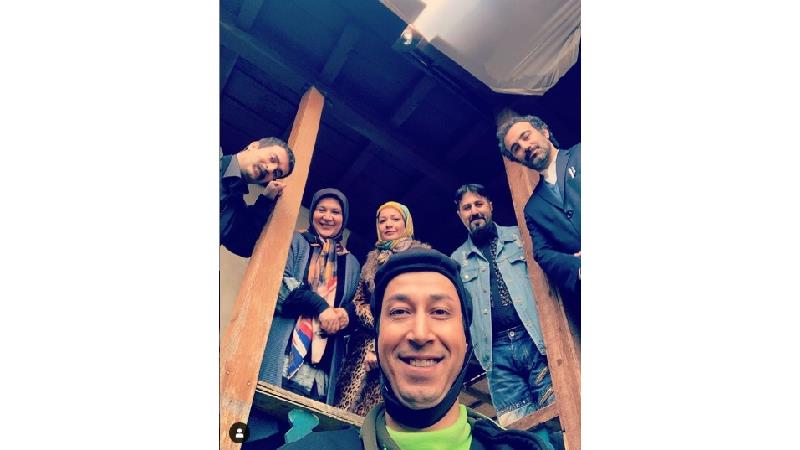 سلفی در پشت صحنه سریال پایتخت؛ بهتاش فریبا، نقی معمولی و دیگران