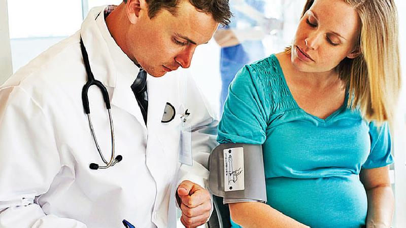 پره اکلامپسی چیست و چطور درمان می‌شود