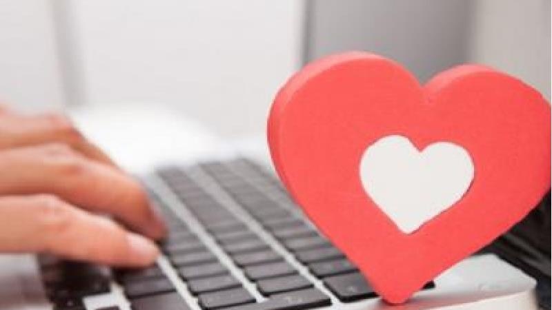 دختر جوان طعمه عشق اینترنتی شد