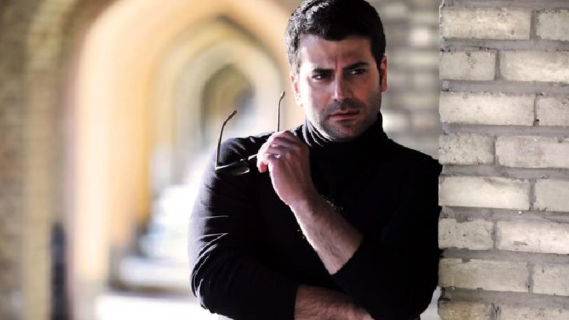 خاطره روزبه حصاری درباره خوابیدن در سردخانه