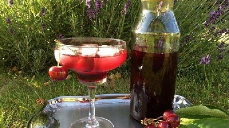 طرز تهیه گام به گام مربا و شربت گیلاس