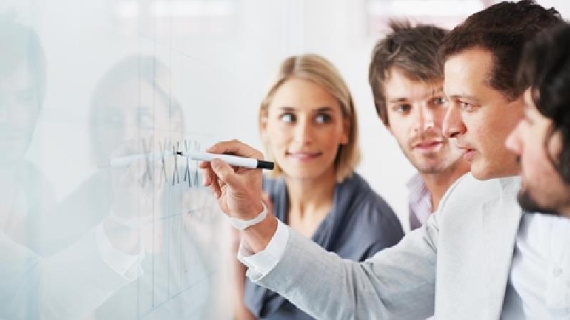 کاریزما چیست و چگونه شخصیت کاریزماتیک داشته باشیم