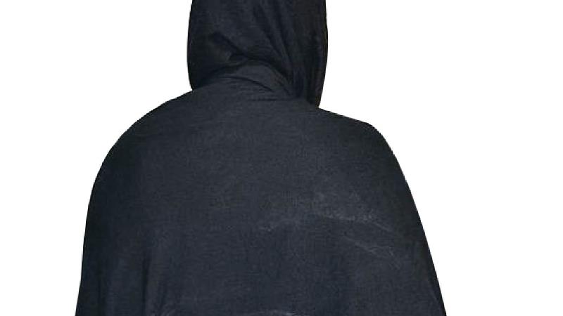 نجات زن جوان از خانه سیاه با کمک همسایه ها