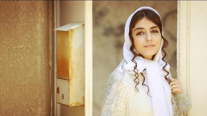 بیوگرافی پردیس پورعابدینی بازیگر نقش راضیه یا مانلی در سریال آقازاده