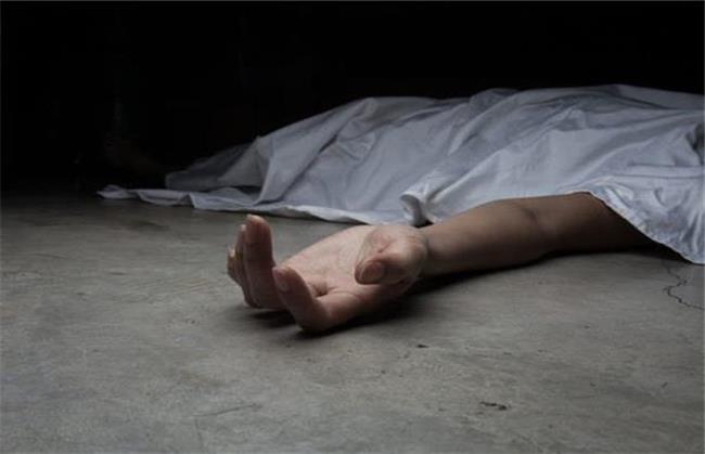 دفن کردن برادر کف سالن پذیرایی