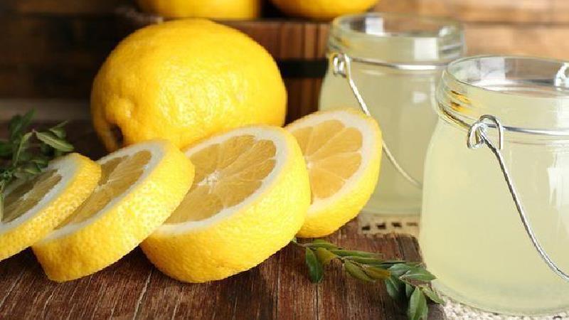 چگونه تلخی آب لیموی تازه را بگیریم