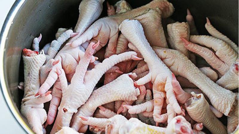 غذا با پای مرغ چی درست کنیم؛ دستور پخت سوپ و 2 غذای کاملا متفاوت