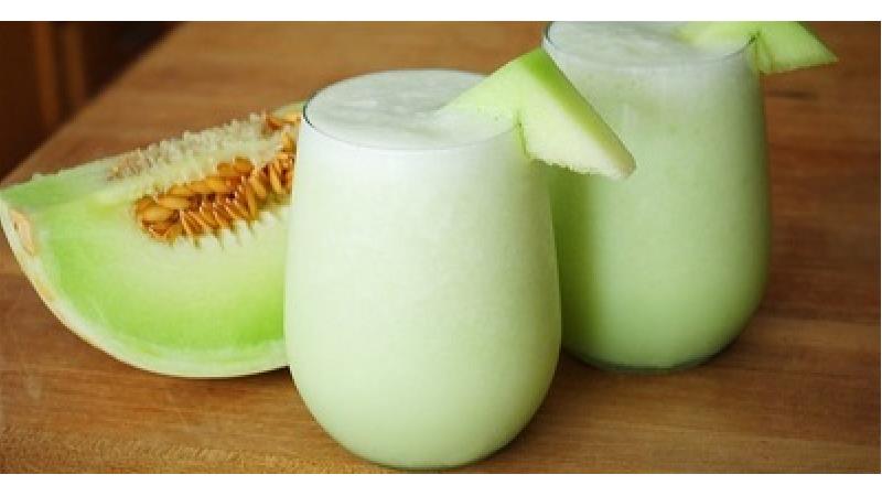 طرز تهیه اسموتی طالبی در خانه چگونه است