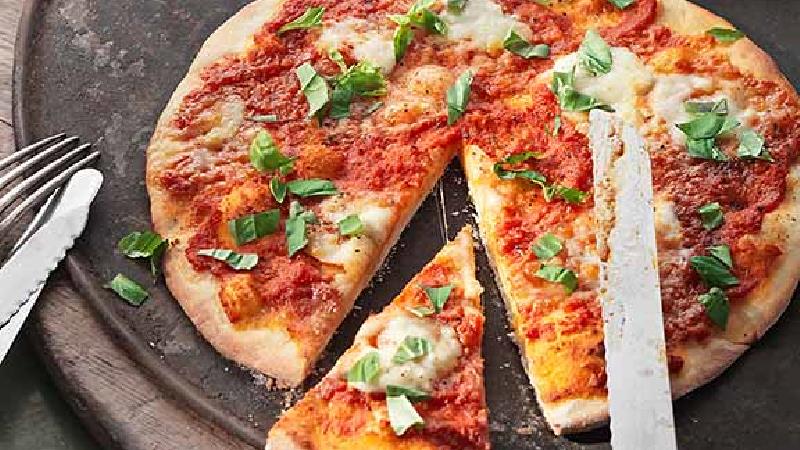 دستور پخت پیتزا مارگاریتا در خانه