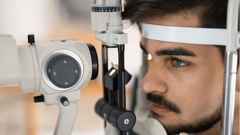 دلایل و عوارض بیماری یوئیت چیست + راه درمان