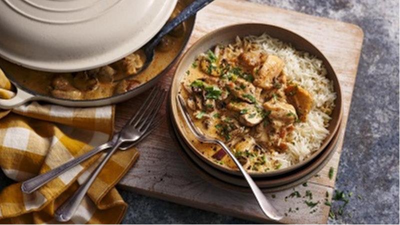 طرز تهیه چیکن استراگانف عالی؛ یک غذای متفاوت با مرغ