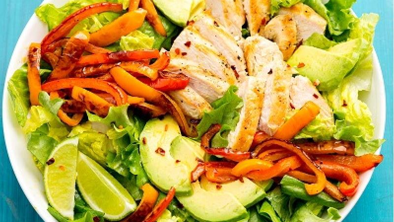 طرز تهیه متفاوت‌ترین و خوشمزه‌ترین خوراک مرغ رژیمی به سبک رستوران‌ها