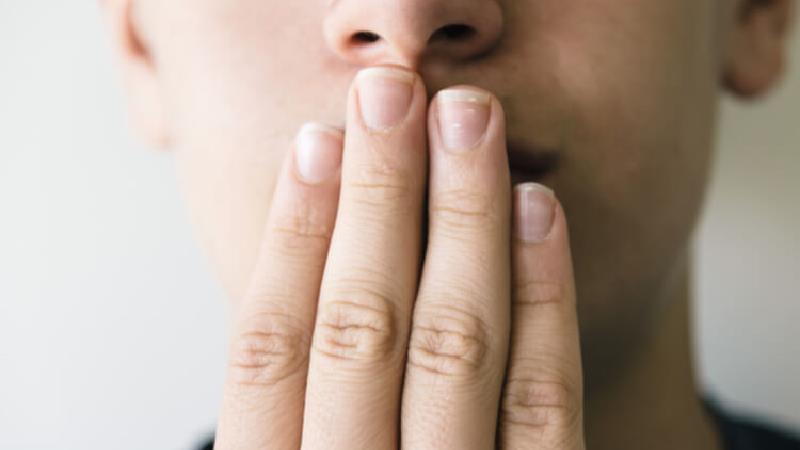 تلخی دهان چه علتی دارد و چه باید کرد