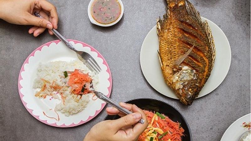 ضرر پوست مرغ و ماهی برای سلامتی بدن چیست