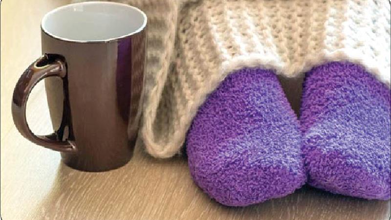 سردی پاها نشانه چیست و چه کار باید انجام بدهیم