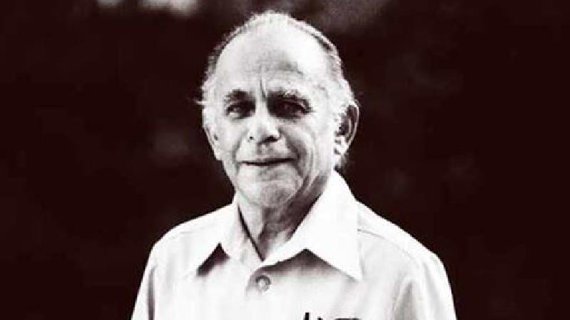 شعر پاییزی با برگ از فریدون مشیری؛ حریق خزان بود