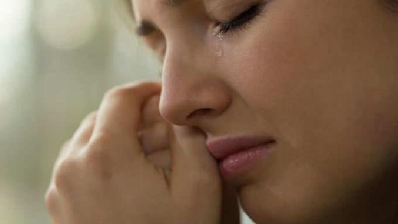 گریه کردن چه فایده ای برای ما دارد