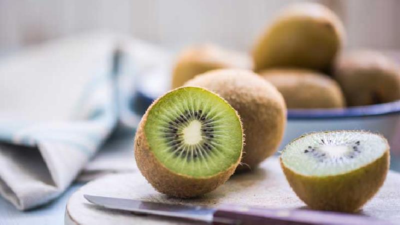 پوست کیوی چه خواصی دارد و برای چی خوب است