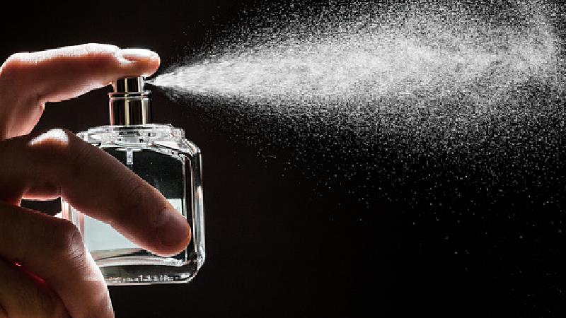به کجاهای بدن عطر بزنیم تا بوی آن ماندگار شود