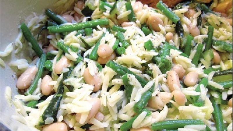 طرز تهیه لوبیا سفید پلو با گوشت؛ خوشمزه‌تر از همیشه