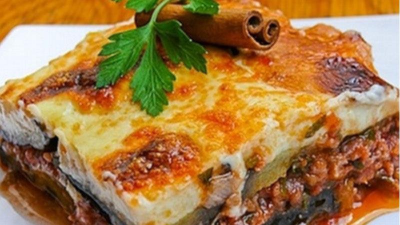 طرز پخت غذای یونانی موساکا با فر