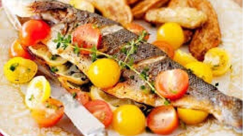 ماهی شکم پر در فر با رب انار؛ طرز تهیه کامل