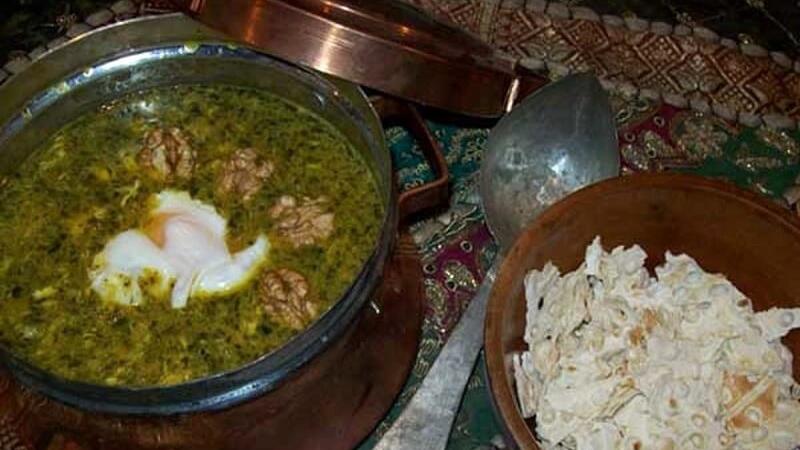 غذای حاضری برای شام؛ اشکنه سیب زمینی و پیاز را چه طور درست کنیم