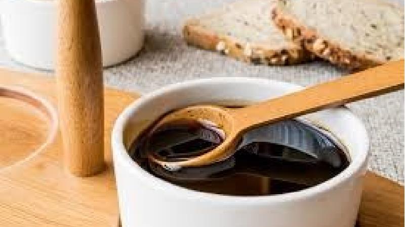 عسل سیاه چیست و چه خاصیت هایی دارد