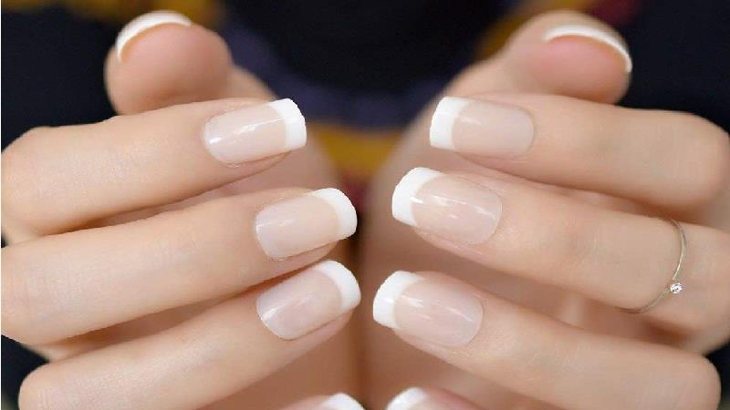 چگونه ناخن های شفاف، سفید و براق داشته باشیم