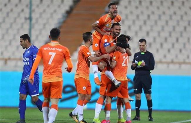 دلیل اصلی انتقادها از محمود فکری چیست