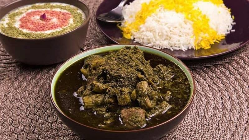 خورشت کرفس مجلسی را چه طور به سبک سرآشپزها بپزیم