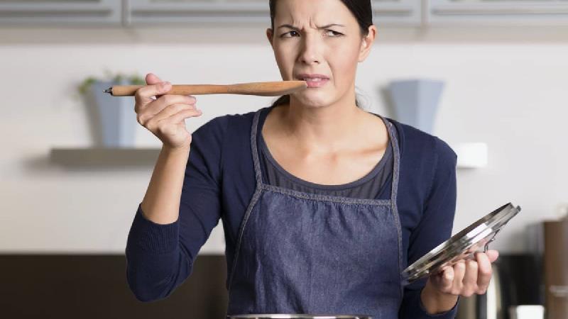 تلخی غذا را چطور و با چی بگیریم