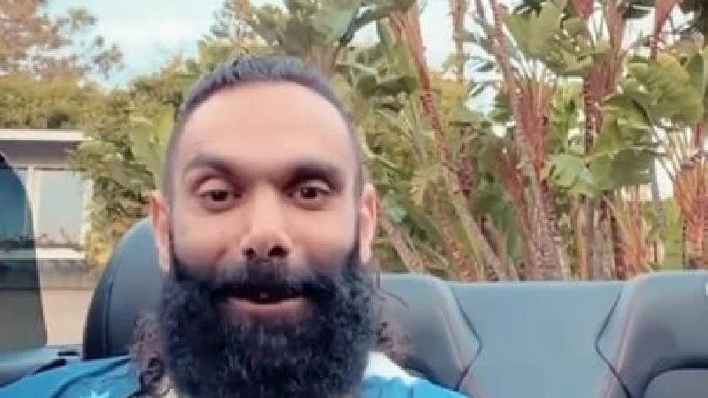 سهیل سنگرزاده معروف به جون دل چرا و گونه مشهور شد