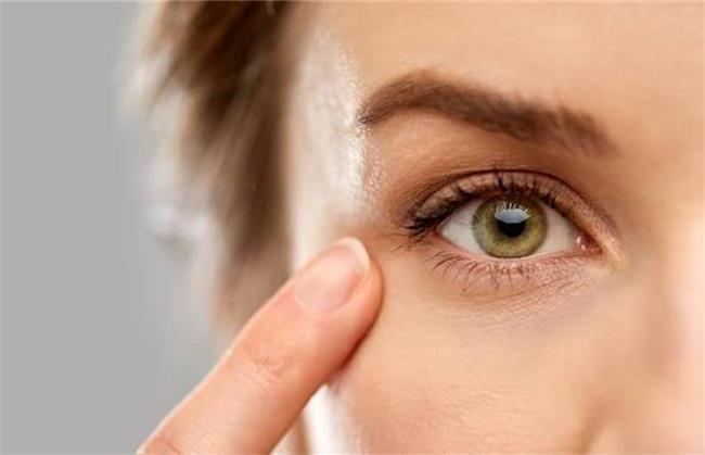 چگونه از پوست دور چشم مراقبت کنیم