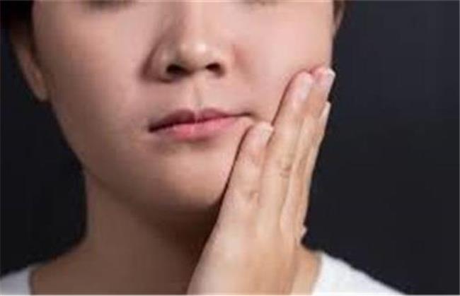 چگونه پف صورت را برطرف کنیم
