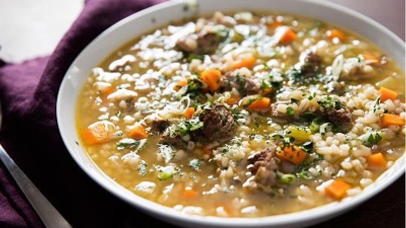 سوپ جو مجلسی با مرغ و قارچ؛ طرز تهیه کامل