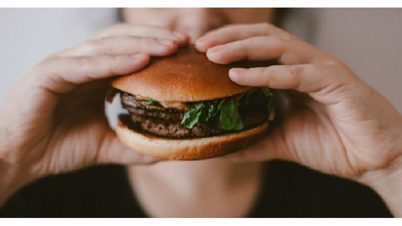 همبرگر خانگی؛ طرز تهیه و دستور پخت کامل