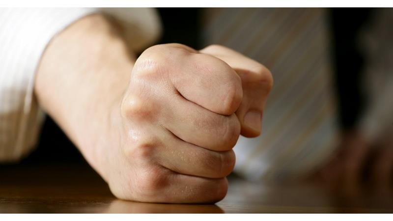 خشم چیست، چگونه به وجود می آید و چه تاثیری بر سلامت و بهداشت ما دارد